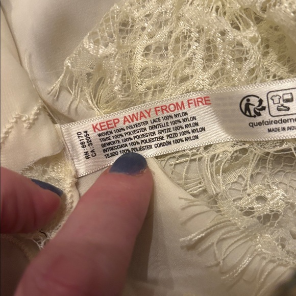 Gorgeous yellowish white lace slip dress - Picture 5 of 11